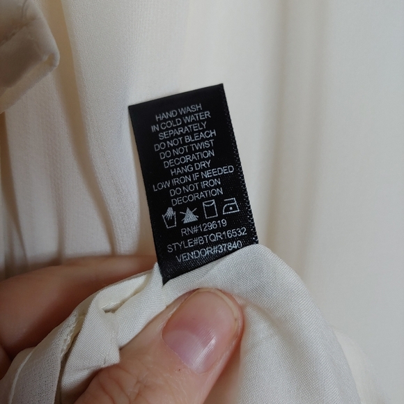 Bke Boutique Chiffon Beaded VNeck Blouse Ivory White Flutter Sleeve Flowy Medium - Picture 10 of 11